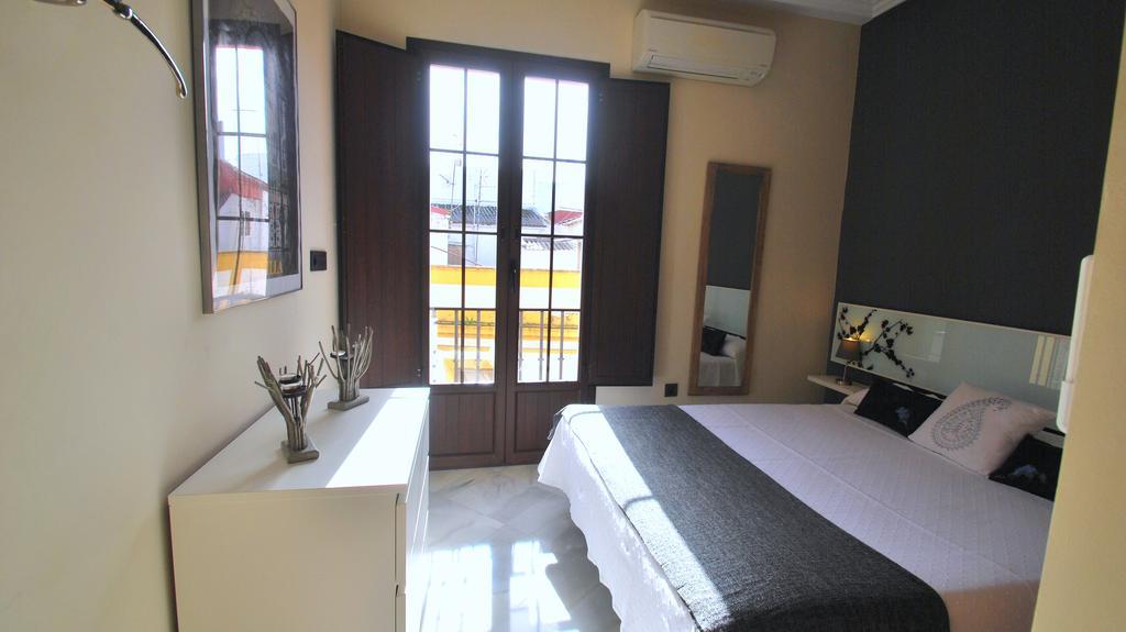 Living-Sevilla Apartments San Lorenzo Room photo