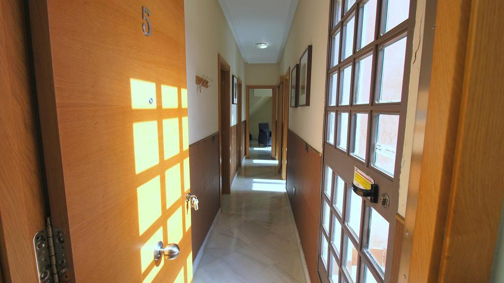 Living-Sevilla Apartments San Lorenzo Room photo