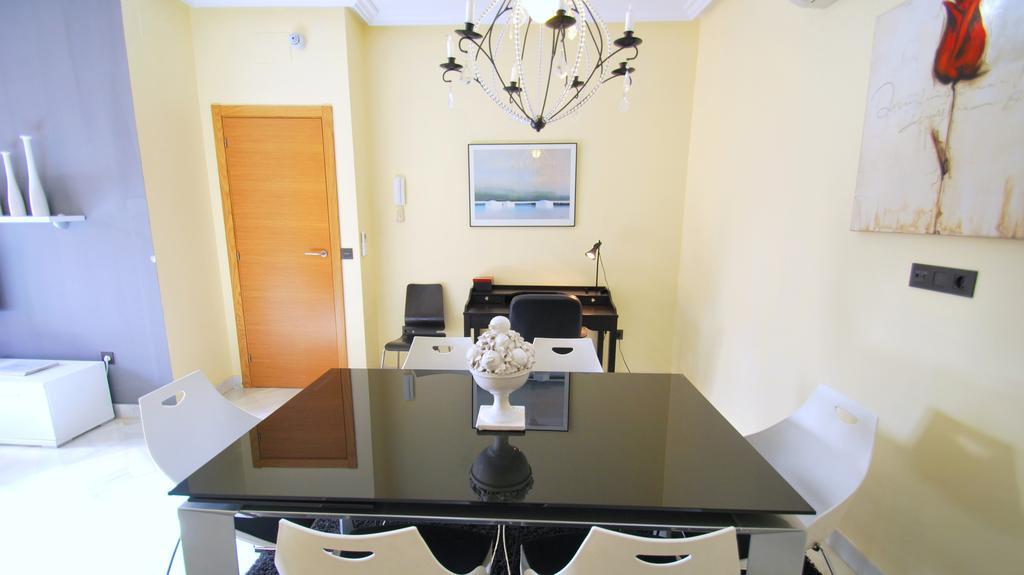 Living-Sevilla Apartments San Lorenzo Room photo