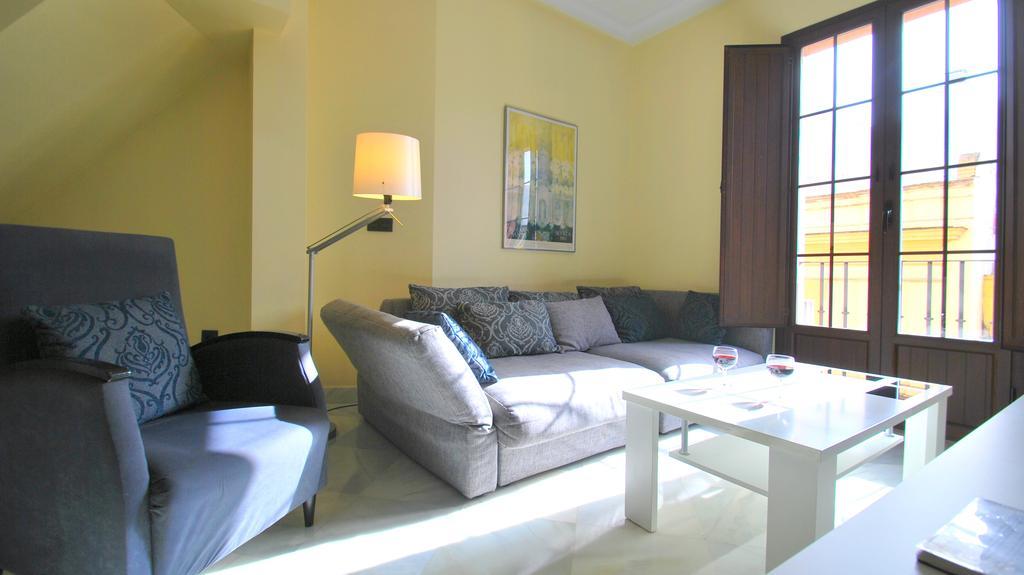 Living-Sevilla Apartments San Lorenzo Room photo