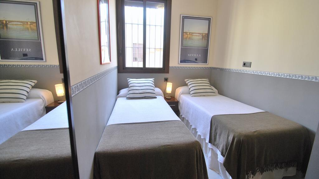 Living-Sevilla Apartments San Lorenzo Room photo