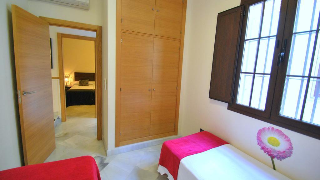 Living-Sevilla Apartments San Lorenzo Room photo
