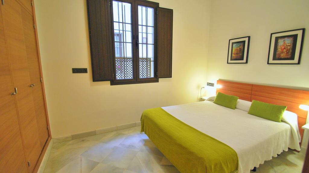 Living-Sevilla Apartments San Lorenzo Room photo