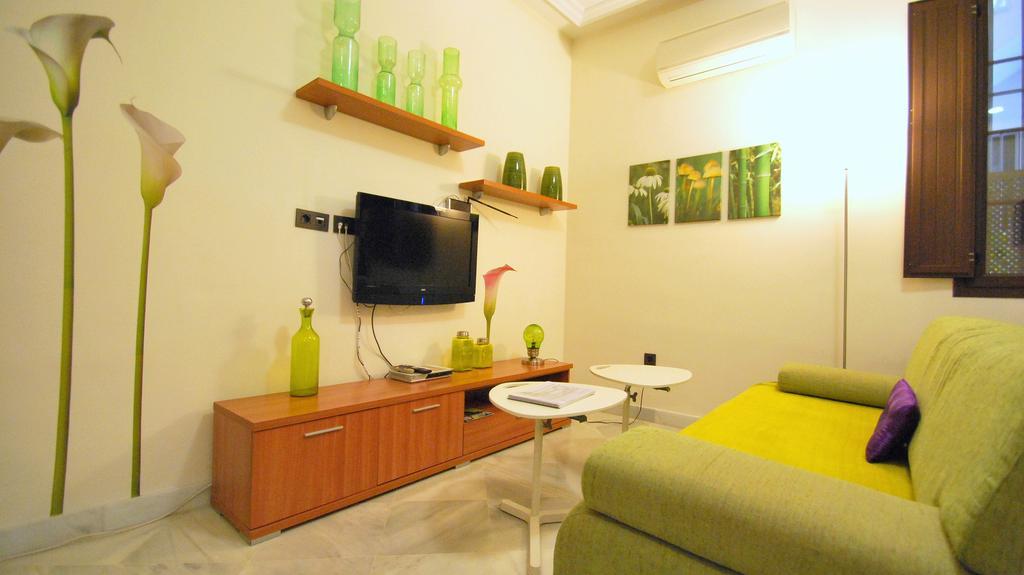 Living-Sevilla Apartments San Lorenzo Room photo
