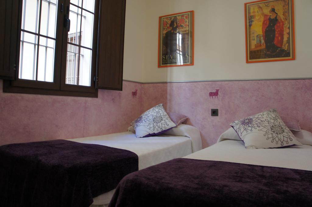 Living-Sevilla Apartments San Lorenzo Room photo